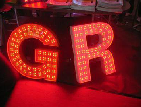 上蔡LED发光字常见的安装误区。